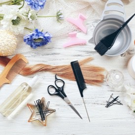 Kit de herramientas y accesorios esenciales para la colocación y mantenimiento de extensiones de cabello